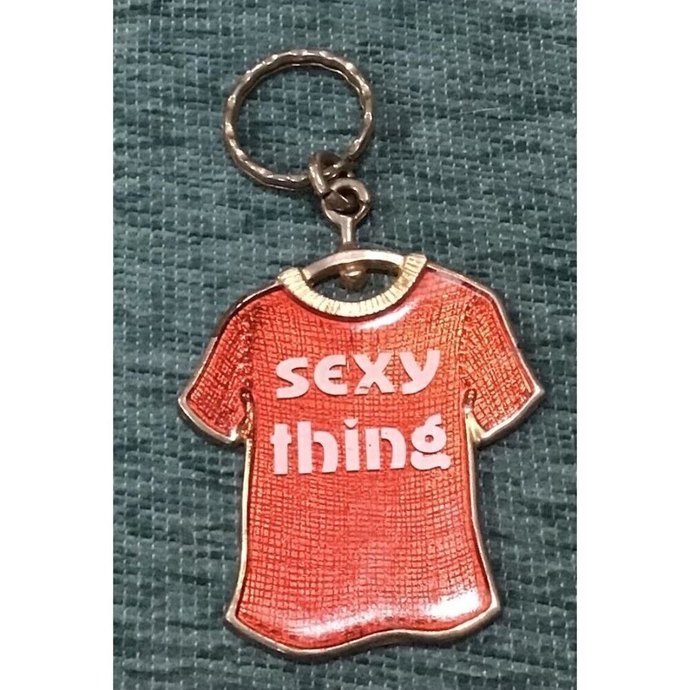 Vintage Sexy Thing Red T-shirt Metal Keychain Retro